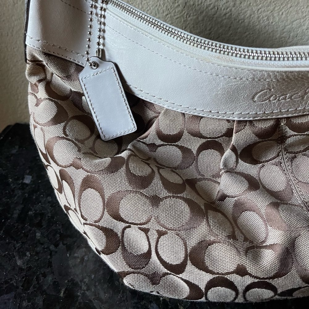 AUTHENTIC COACH SHOULDER BAG